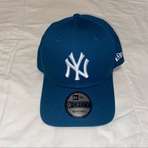 NWT New York Yankees League Essential 9FORTY Adjustable Cap - New Era